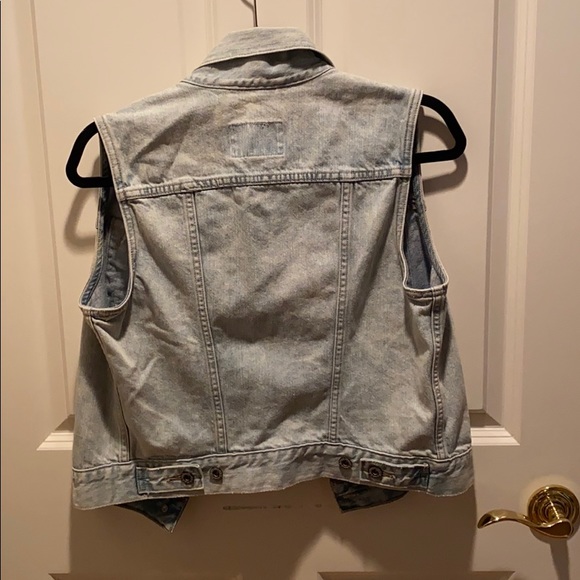Levi’s denim vest - Picture 2 of 2
